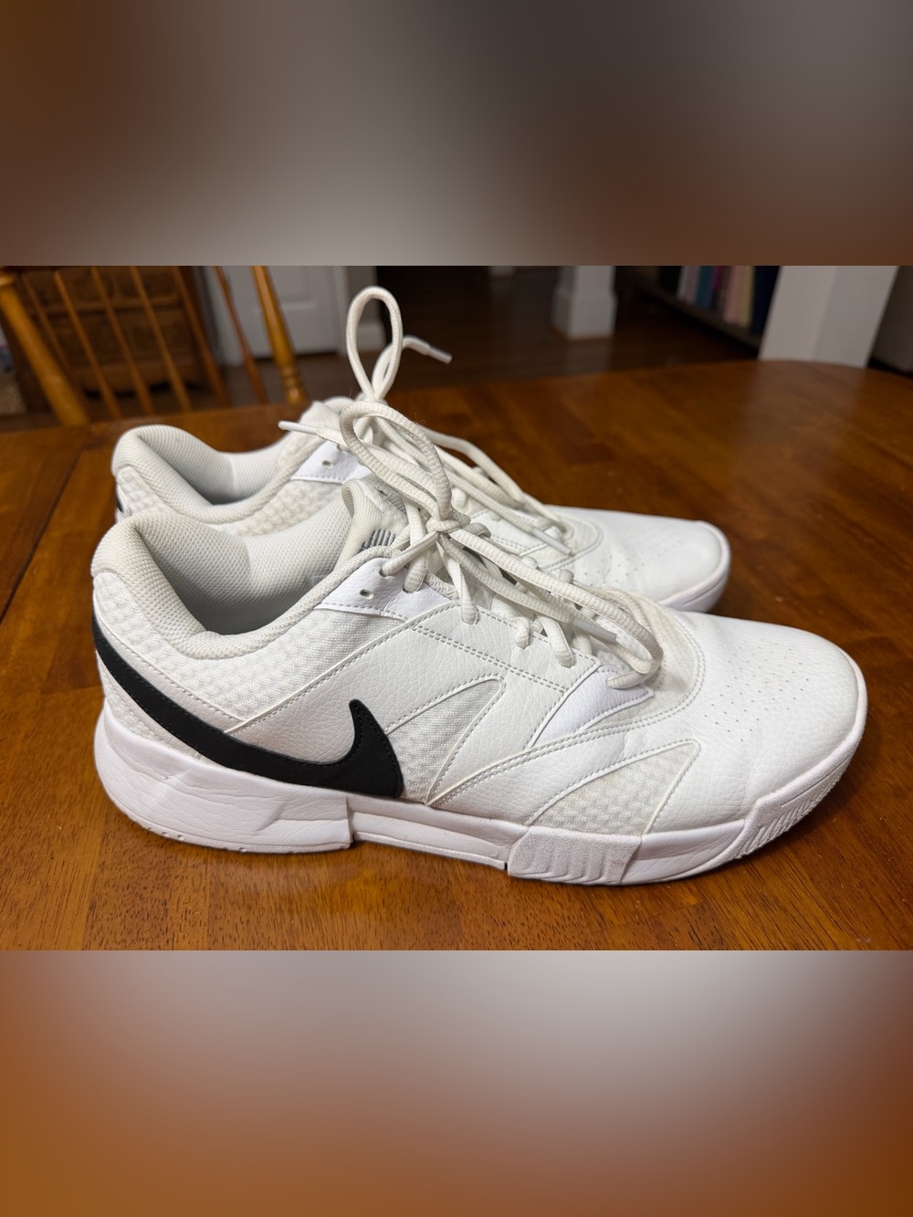 Very Good Condition NIKE Men’s Tennis Pickle Ball Shoes Size 13 Medium White